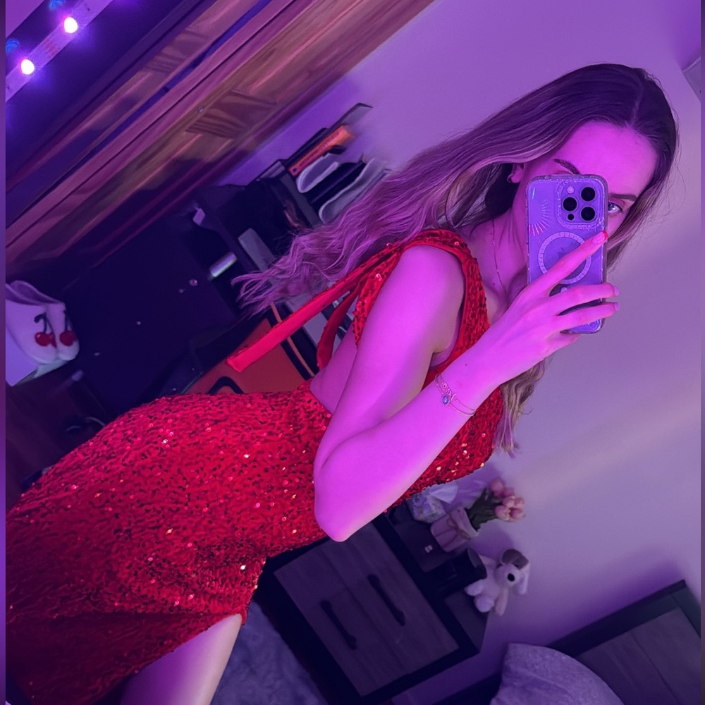 Red dress with a slit❤️